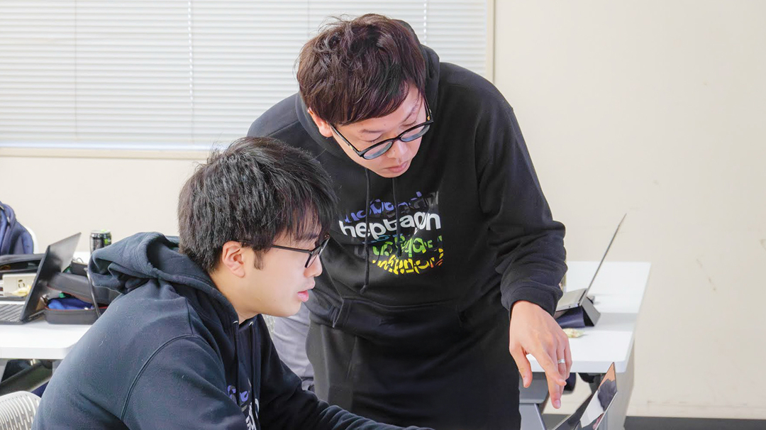 スタッフのパフォーマンスを<br />
最大限にする特徴と制度